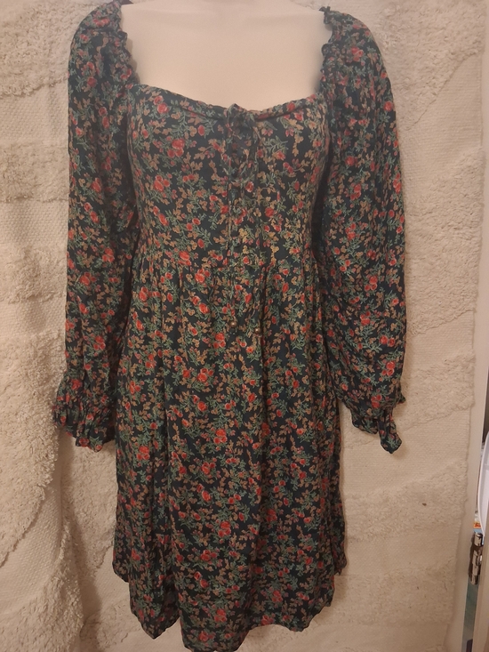 Francesca's Collections Dresses & Skirts - Francesca's Collections Angie Dark Green Floral Long-Sleeve Square Neck Dress